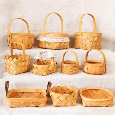 China Viable Woven Kitchen Storage Candy Box Breadfruit Wedding Decoration Flower Chips Basket With Handle for sale