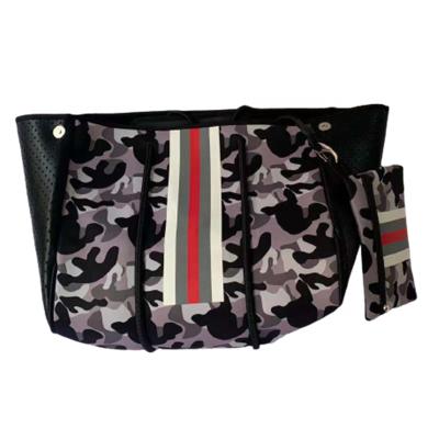 China High Quality Camouflage Striped Design Fashion Customized Waterproof Beach Handbags Beach Tote Bag for sale