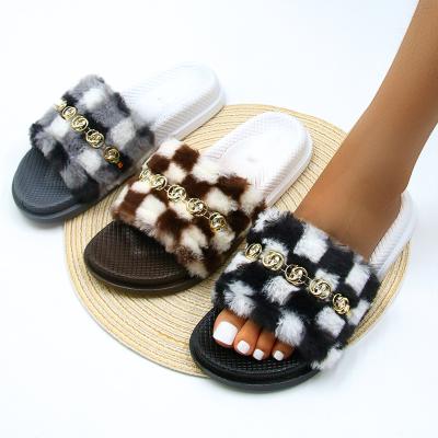 China 2022 Fashion Trend Latest Deign Pantufa Fashionable Chain Fur Slides Fashion Flat Platform Ladies Shoes Fluffy Slippers For Women for sale