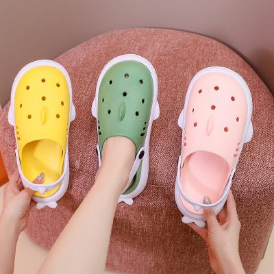 China Lady Round Cute Shark Slides Summer Fashion Shoes Cartoon Beach Water Garden Cave Shark Slippers For Women for sale