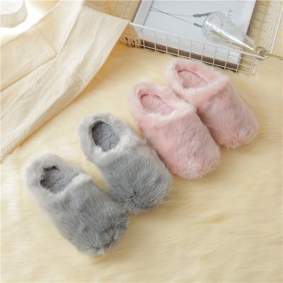 China Cushioning Lady Home Cotton Plush Fashion Furry Warm Soft Light Slippers Indoor Bedroom Slippers For Women for sale