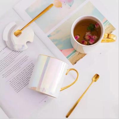 China Disposable Pearl Luster Gold Tracing Ceramic Mug Cup With Cover Breakfast Milk Cup Drinkware Cup Gift Creative Customization for sale