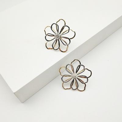 China FASHIONABLE High Quality Minimalist Style Vintage Earring Cavity Flower Circles Soft Metal Earrings for sale