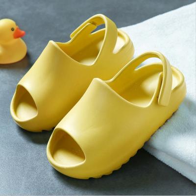 China Soft-soled Parent-child EVA Indoor Shoes Boys Girls Sandals Other Summer Kids Beach Slides Kids Slippers for sale