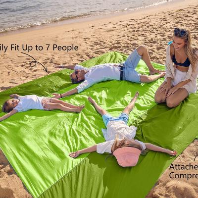 China Nylon Oversized Sand Free Portable Folding Waterproof Camping Picnic Camping Blanket for sale