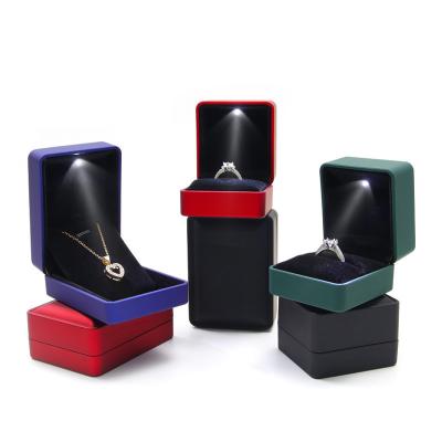 China Fashionable High Quality Convex Romantic Proposal Ring Pendant Simple Custom Round Angle Edge Spray Paint Logo Led Jewelry Box for sale