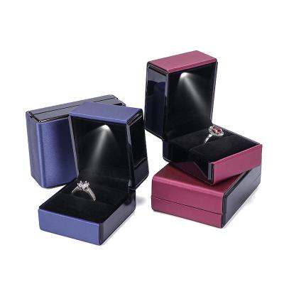 China Fashionable Hot Selling High End Custom Logo Leather Earrings Ring Necklace Led Pink Jewelry Box for sale