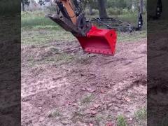 1-80t Excavator Mud Bucket with Increased Debris Handling Capacity and Reversible Blade