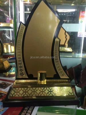 China Europe Saudi Arabia Market New Wooden Trophy Designs for sale