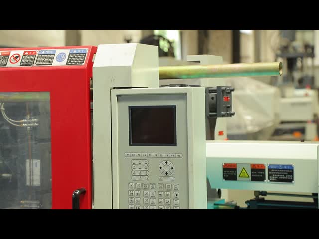 Servo Motor Plastic Injection Molding Machine For Phone Case Making 2400KN