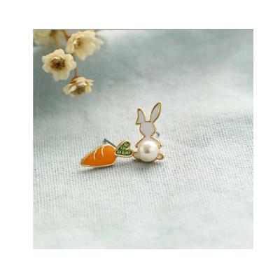 China NEWEST FASHIONABLE factory wholesale alloy stud earrings for little girls with oiled pearl and carrot stud earrings for sale