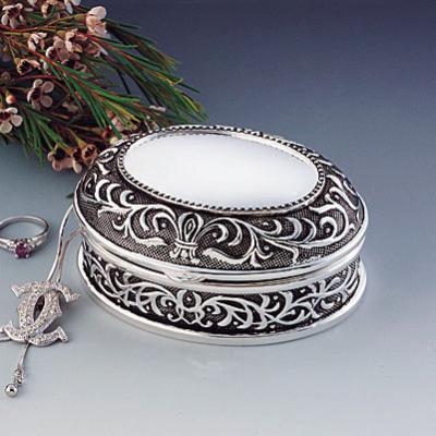 China Wedding decoration & Zinc Alloy Oval Gift Jewelry Box With Classic Flower Patternin In Antique Finished for sale