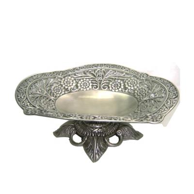 China Sustainable metal fruit tray with leaf patterned base in plated pewter for sale