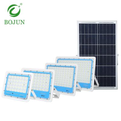 China New Design Garden Ip66 100w 150w 200w 300w Waterproof Remote Control Outdoor Solar Led Flood Lights for sale