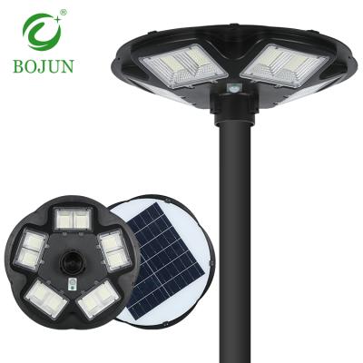 China Cool White Ip65 300w Waterproof Outdoor Garden Yard 400w 500w SMD Led Solar Garden Light for sale