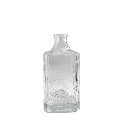 China 700ml Beverage Whiskey Glass Bottle Wholesale Flint Liquor Bottles Glass Bottle Supplier for sale