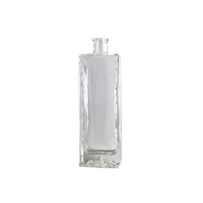 China Good Quality 500ml Light Liquor Liquor Bottle Classic Glass Bottle Beverage Bottles for sale