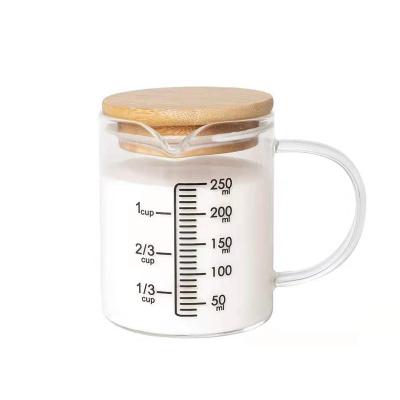 China Sustainable high borosilicate measuring cheap measuring glass measuring cup with handle with bamboo lid for sale