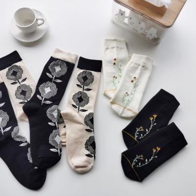 China Antibacterial Wholesale Korean Fancy Flower Women Tube Socks Fashion Breathable Cotton Women Socks for sale