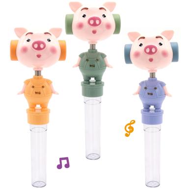 China Cartoon Toys Supplier Factory Price Children's Surprise Candy Toy China Shake Head Little Whistling Pig With Sugar Tube Can Put Into Sugar à venda