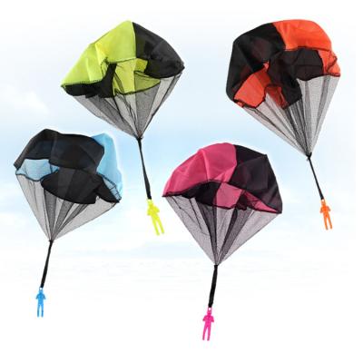 Cina Outdoor Cloth Kids Toys Hand Throw Parachute Toy Soldier Parachute Toy For Kids Other Classic Toys in vendita