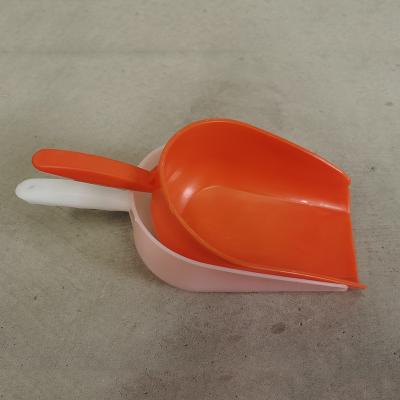 China Orange Animal Feed Scoop Shovel With Long Handle For Pig Chicken Feeding for sale