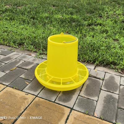 China Round Farm Poultry Bucket Feeder Capacity 6 Liters for sale