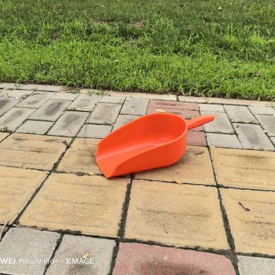 China Handy Long Handle Orange Feed Shovels Eco Friendly For Poultry Feeding Poultry Farm Chicken for sale