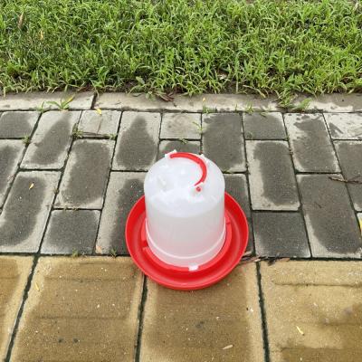 Cina Facile da installare Chicken Waterer Red Bird Dispenser di irrigazione senza goccioline in vendita