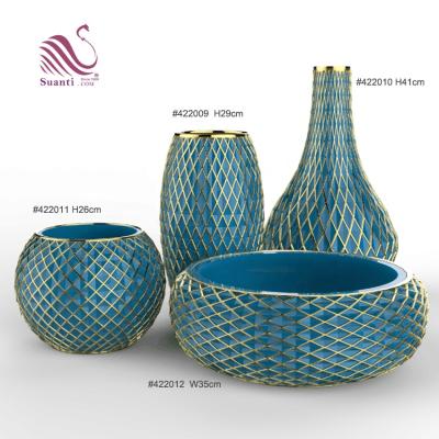 China Luxury Blue Nordic Geometric Resin Decorations Suanti Decor Modern Home Accessories for sale