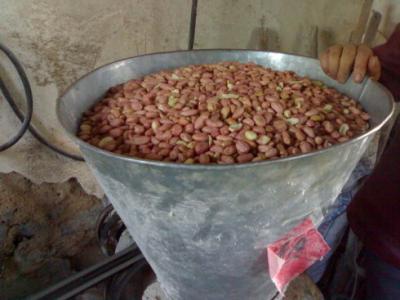 China Doces macios doces de aço inoxidável que fazem a máquina o triturador pequeno do amendoim à venda