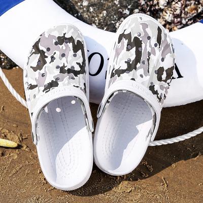 China Fashion Lightweight Summer Low Price Beach Shoes Hole Shoes Sandals Unisex Slippers for sale