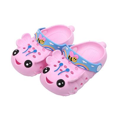 China Breathable Kids Shoes Beach Children's Hole Shoes Cute Boy's Bathroom Little Bee Sandals And Slippers for sale