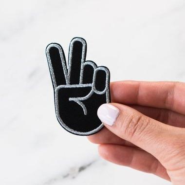 China Viable Hot Sale Cartoon Patch Finger With Victory Hand Patches Iron On Embroidered Applique Peace Sign Patch Accept Custom Designs for sale