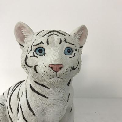 China Animal White Cute Sitting Tiger Sculpture, China Polyresin High Quality Tiger Crafts for sale