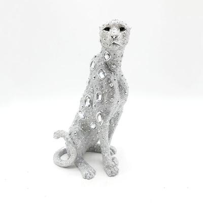 China Sliver Color Resin Leopard Polyresin Position Leopard World Table Decoration With Glass Decor for sale