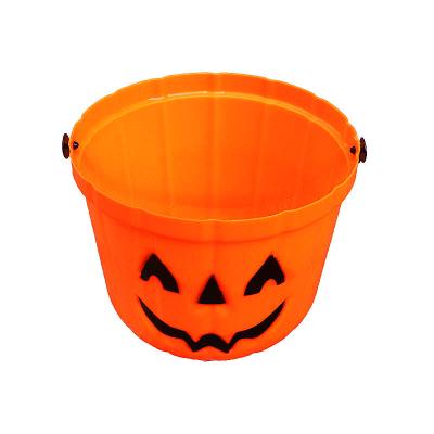 China Plastic PP Box Bucket Kids Toys Halloween Candy Bucket Halloween Eve Decorative Portable Pumpkin Candy for sale