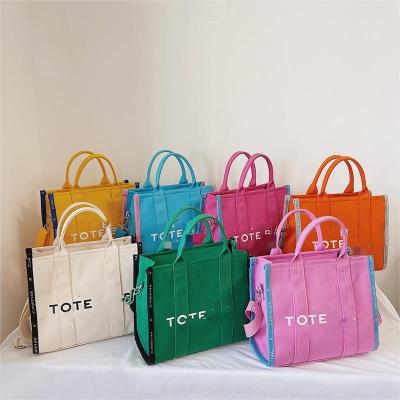 China PORTABLE Low MOQ Customized Canvas Tote Bag Designers Handbags Shopping Tote Women's Tote Bags With Custom Printed Logo for sale