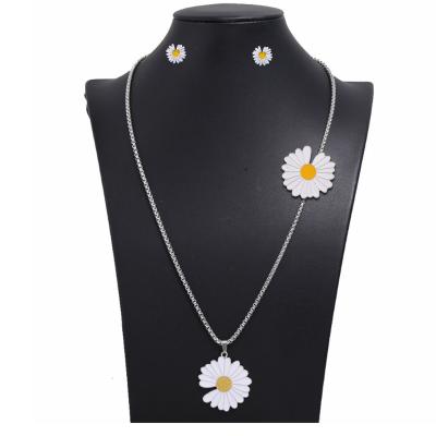 China Popular Cute Korean Style Chrysanthemum Fresh Jewelry Set Pure White Necklace Brooch Earrings Suit Cute Gift For Women for sale