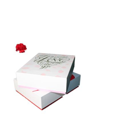 China BSCI simple and fashionable gift skin care product packaging box to give others cosmetic gift box packaging for sale