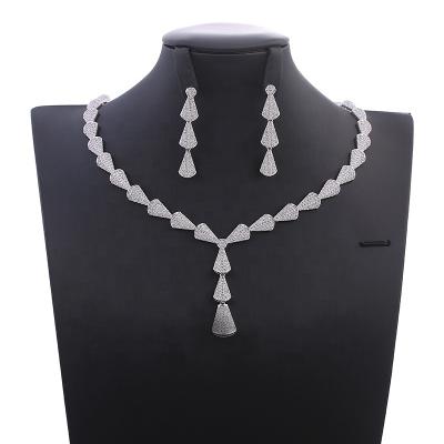 China FASHIONABLE Luxury Flower America Imitation Metal Jewelry Sets Women Bridal Wedding Necklace Earrings Gold Plated Indian Jewelry Set for sale