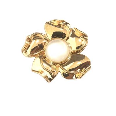 China Shoe Buckle Flower Style Metal Sandal Buckle Women Shoe Cuts Decoration With Pearl for sale