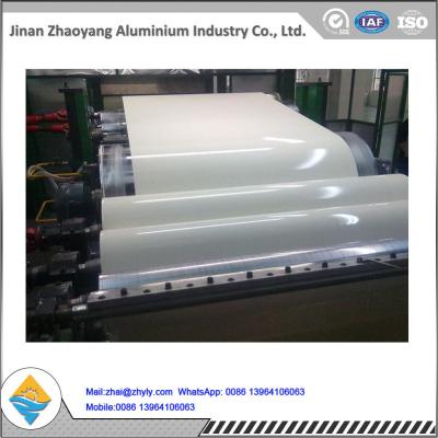 China Bobina de aluminio de la pintura H24 del estándar 3003/bobina de aluminio revestida con 18um PE en venta