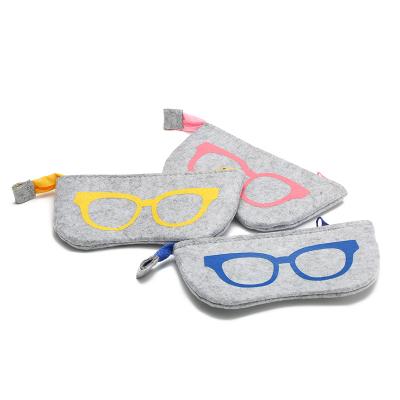 China Low Price Customized Eco - Friendly Felt Glass Pouch Sunglasses Case Bag Hot Sale Soft Portable Eye Pouch Felt Eye Use Case for sale