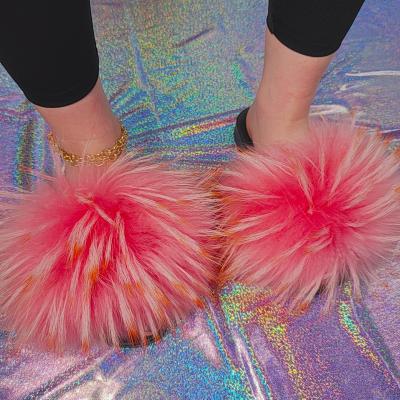 China 2021 Hot Sale Designer Summer Luxury Anti-slippery New Fashion Rainbow Color Fox Fur Indoor Slippers For Women for sale