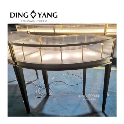 China Luxury Factory Customized Streamline Popular Curve Gold Jewelry Display Showcase With Led Pole Lights for sale