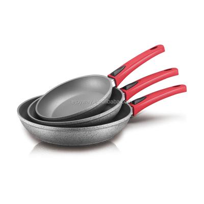 China Non Sustainable Ceramic Sticker Forged Aluminum Cookware Sets Kitchenware With Wok Skillet Casserole Sauce Pan for sale