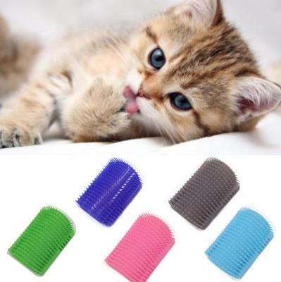 China Custom Pet Cat Corner Rubbing Massager Viable Factory Cat Scratching Tickler Cat Comb Massage Corner Brush for sale