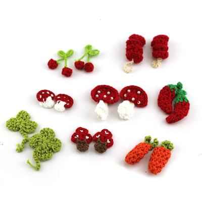 China Handmade crochet crochet balances plant design hook pepper carrot mushroom clover design clothing hair clip accessories for sale