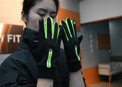 China Winter Workout Gloves: Windproof & Touchscreen Compatible for sale